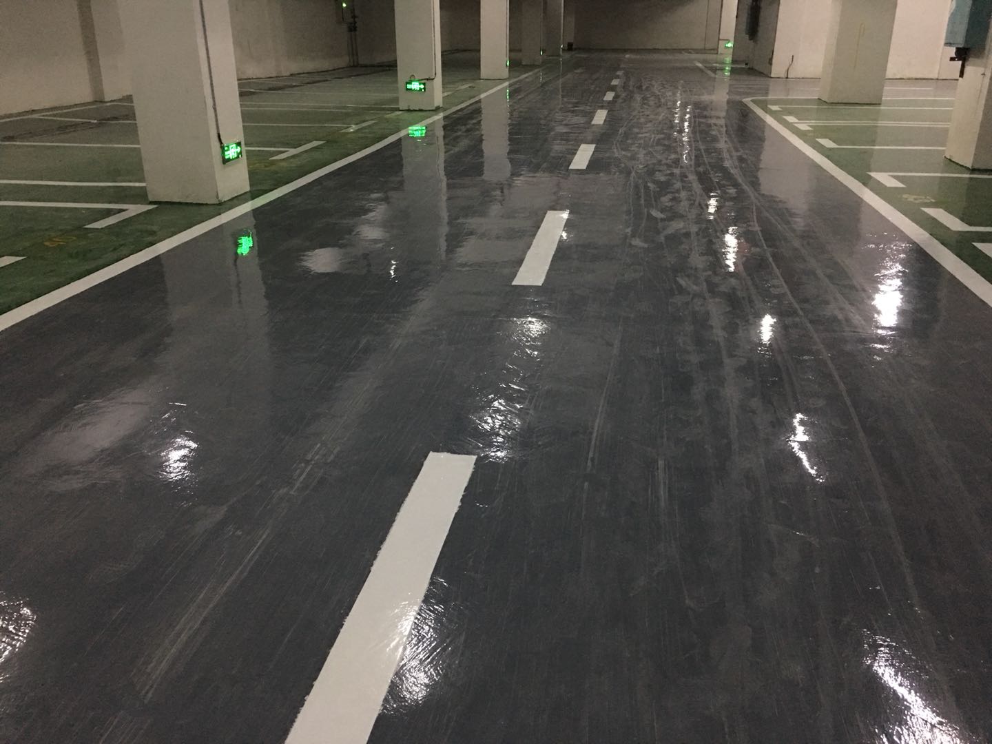 芷江縣地下車庫環氧地坪完工綠色環保健康正有體育